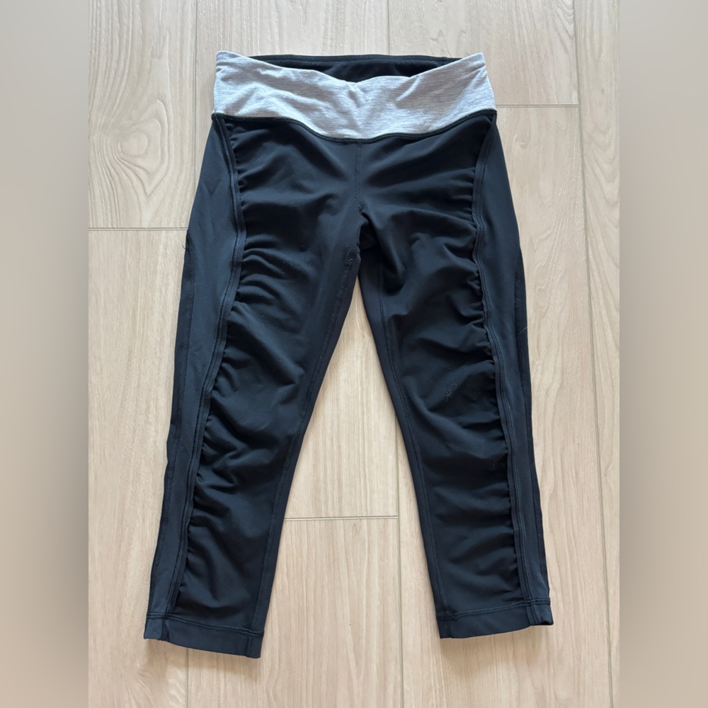 Lululemon Athletica Black and Gray Leggings for Comfort and Style